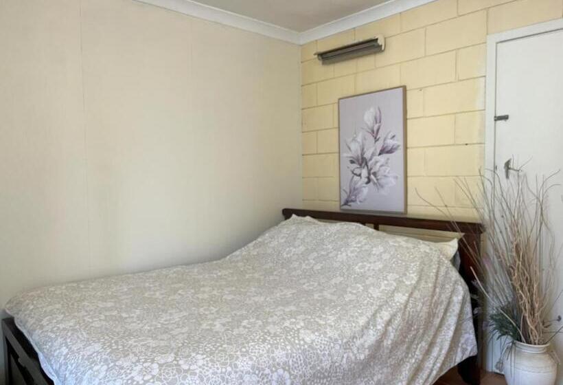 فندق Esperance Travellers Inn