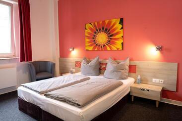 هتل Honeybee Properties Mosel