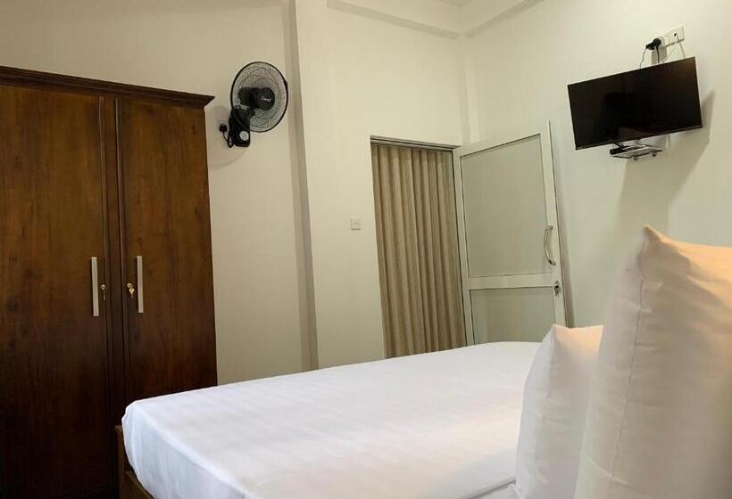 پانسیون Chern Matara Guest House