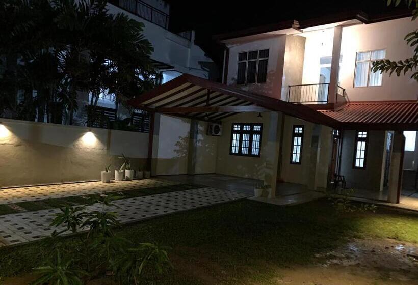 پانسیون Chern Matara Guest House