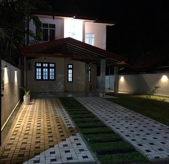پانسیون Chern Matara Guest House