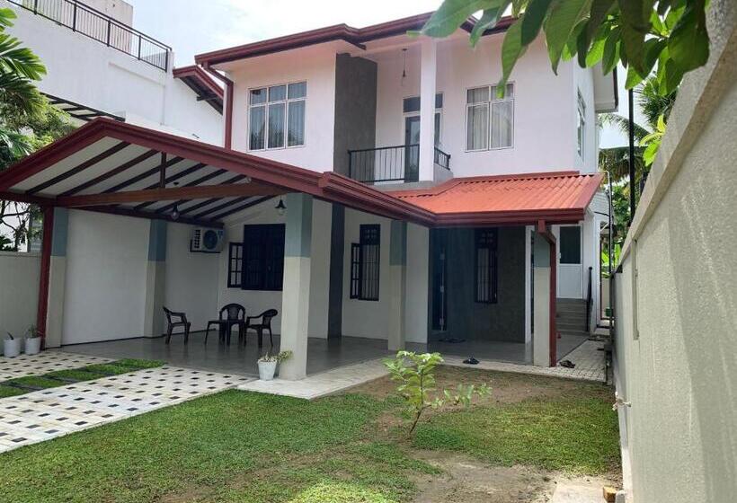 پانسیون Chern Matara Guest House