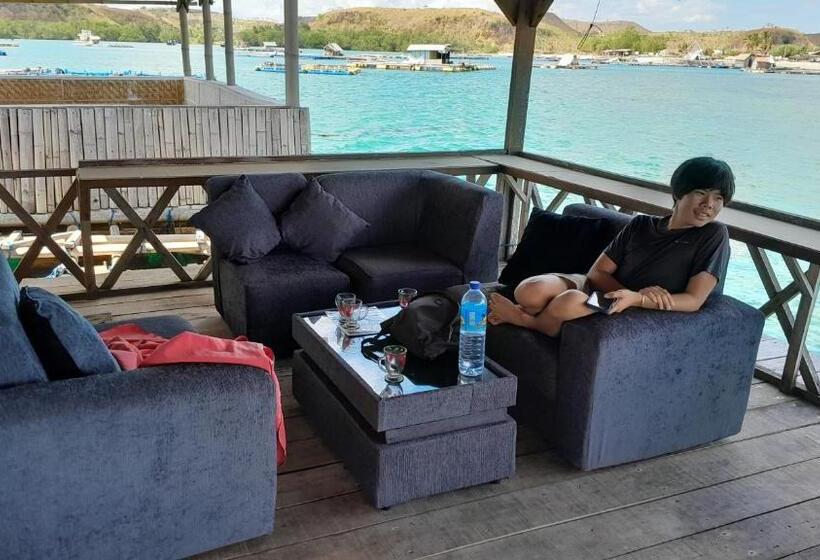 פנסיון Ekas Beach Floating Room And Resto