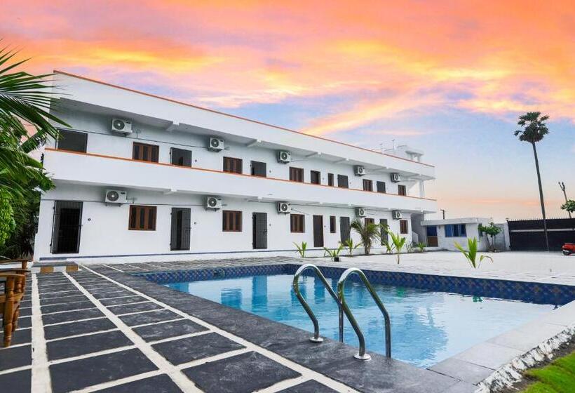 استراحتگاه La Piscine Farm House