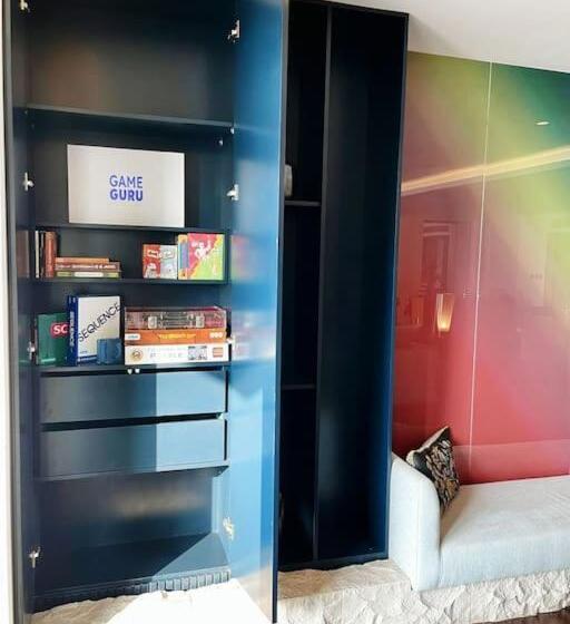 Four Seasons Luxurious Apartment