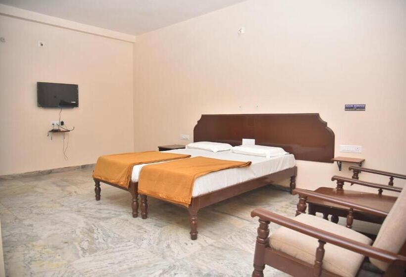 酒店 Arihanth Deluxe Lodge