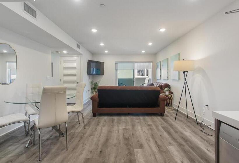 هتل کپسول Beverly Hills 2bd 2ba With Free Parking