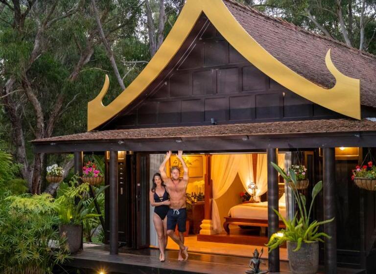 Отель Japanese Mountain Retreat Mineral Springs & Spa