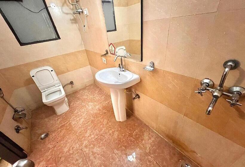 فندق Room With Kitchen On Main Road At 10k