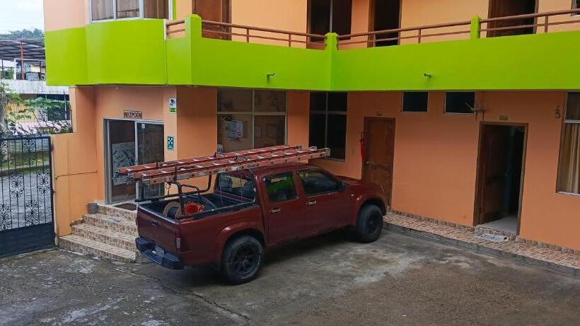 پانسیون Hostal Los Anturios