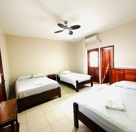 پانسیون Hostal Luxuria Place