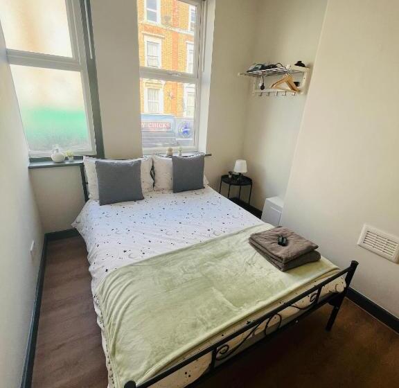 פנסיון Kilburn Guest Rooms 167