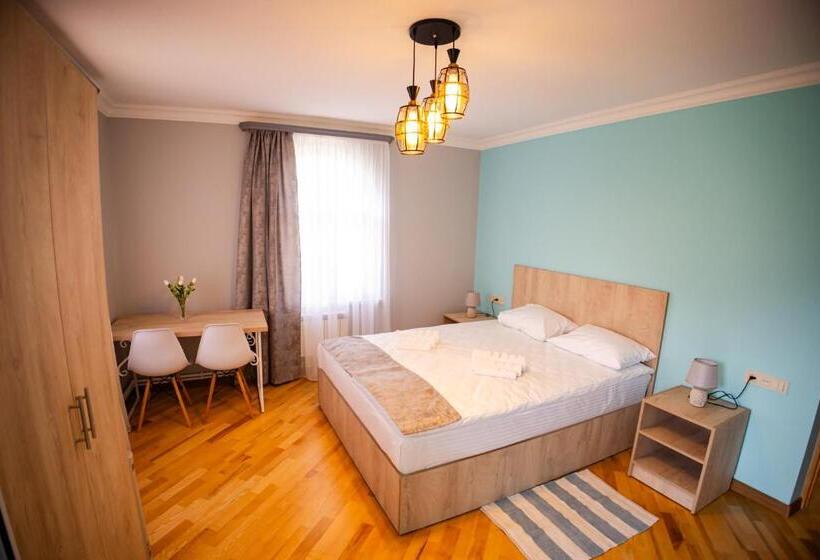پانسیون Lily S Guest House