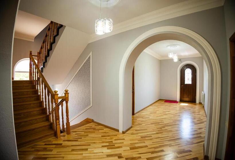پانسیون Lily S Guest House