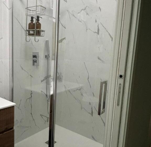 تختخواب و صبحانه Therma Luxury House