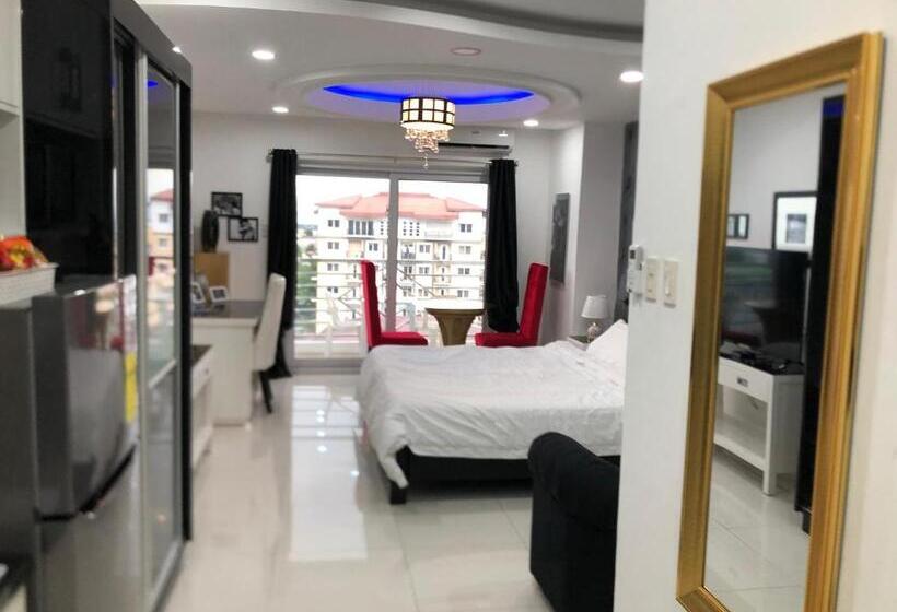 酒店 Deluxe Room With King Bed And Balcony At Kandi Palace