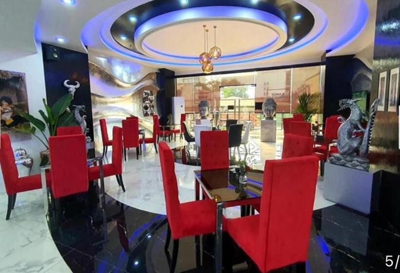 酒店 Deluxe Room With King Bed And Balcony At Kandi Palace