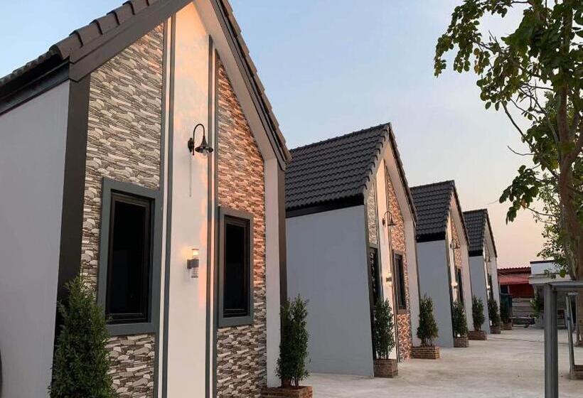 فندق Oyo 75522 Classroom Resort