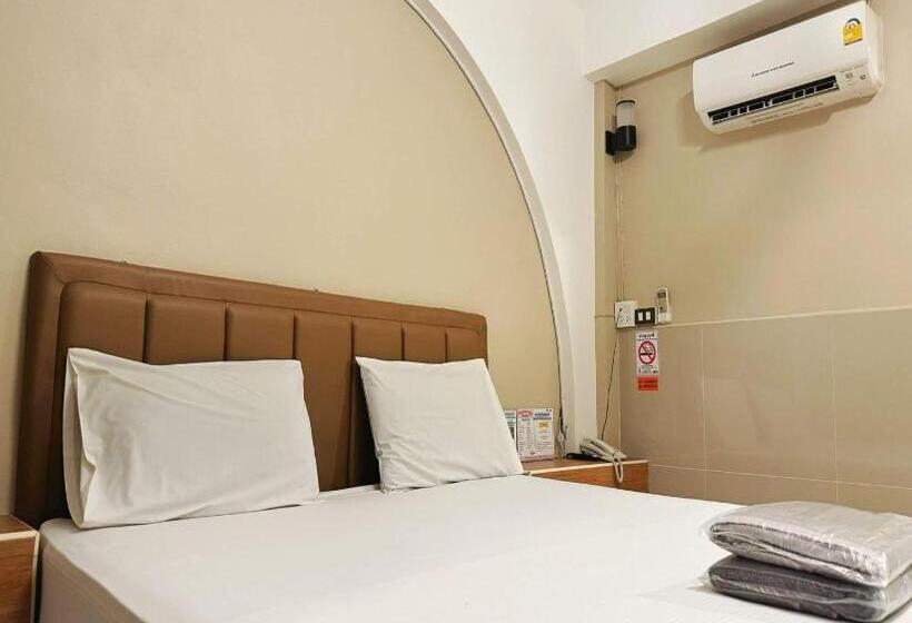 فندق Oyo 75522 Classroom Resort