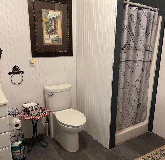 פנסיון Acorn Hideaways Canton Nostalgic Family Sized Suite, Sleeps 5