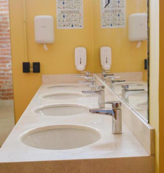 پانسیون Bodegante Hostal 2