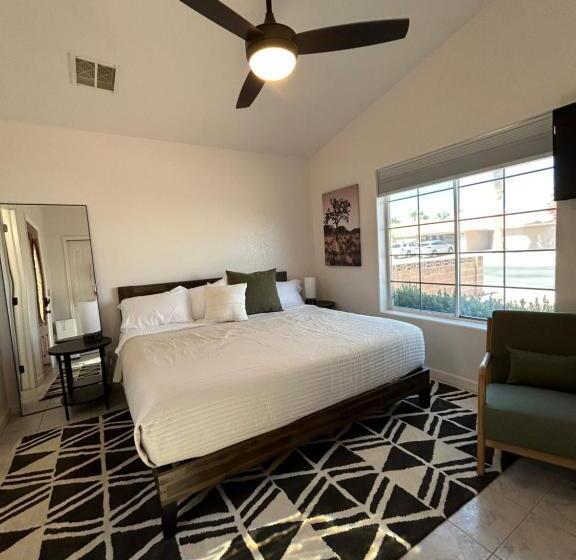 פנסיון Casita By The Palms