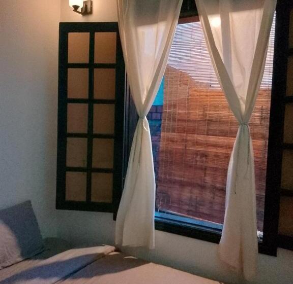 2000s Homestay