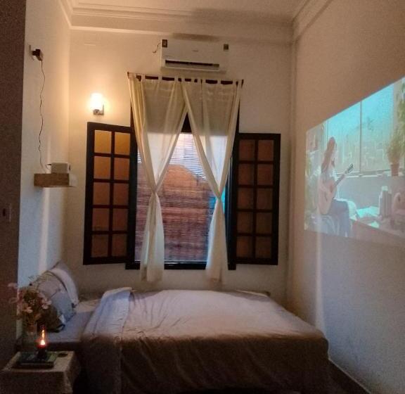 2000s Homestay