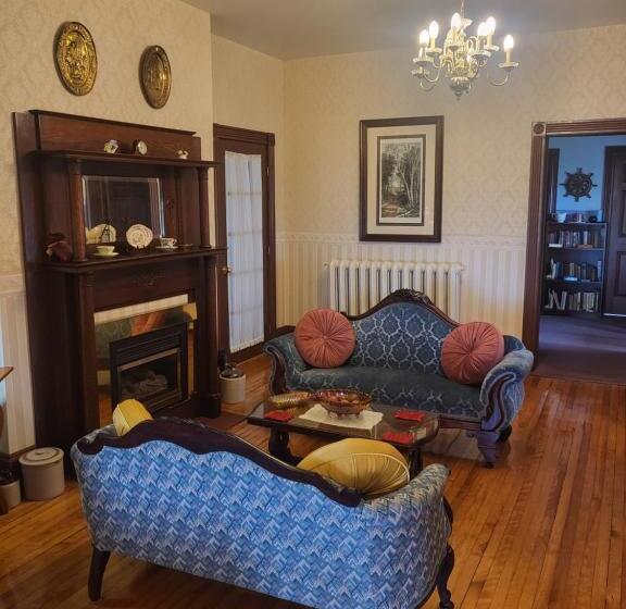 فندق Cranberry Cove Inn