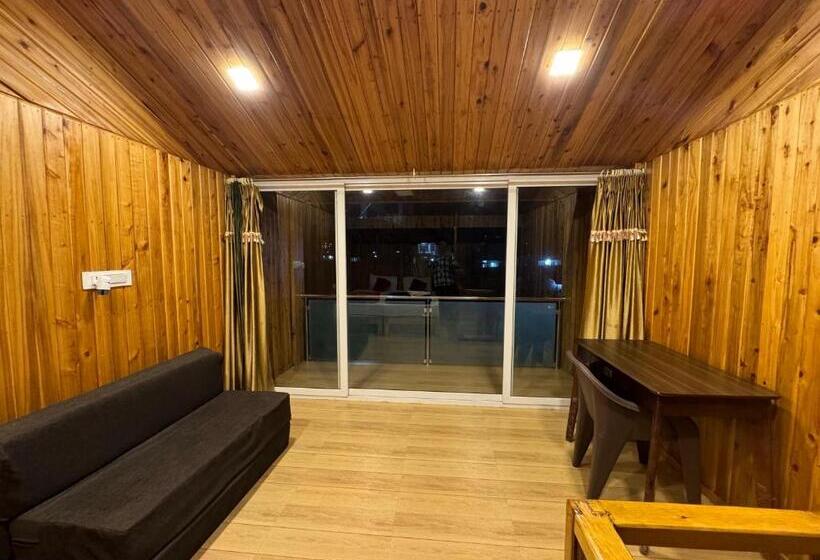 Отель Hills Hoppers Deluxe