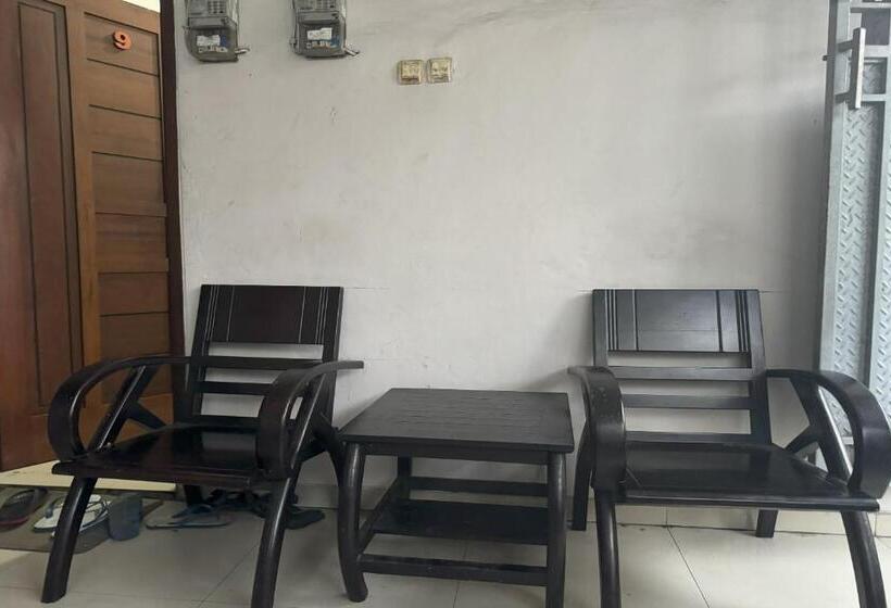 فندق Oyo 94161 Kost Aisyah