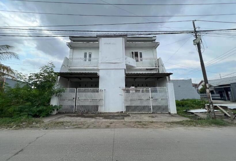 فندق Oyo 94161 Kost Aisyah