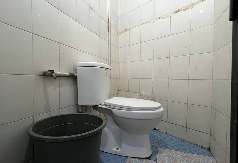 فندق Oyo 94161 Kost Aisyah