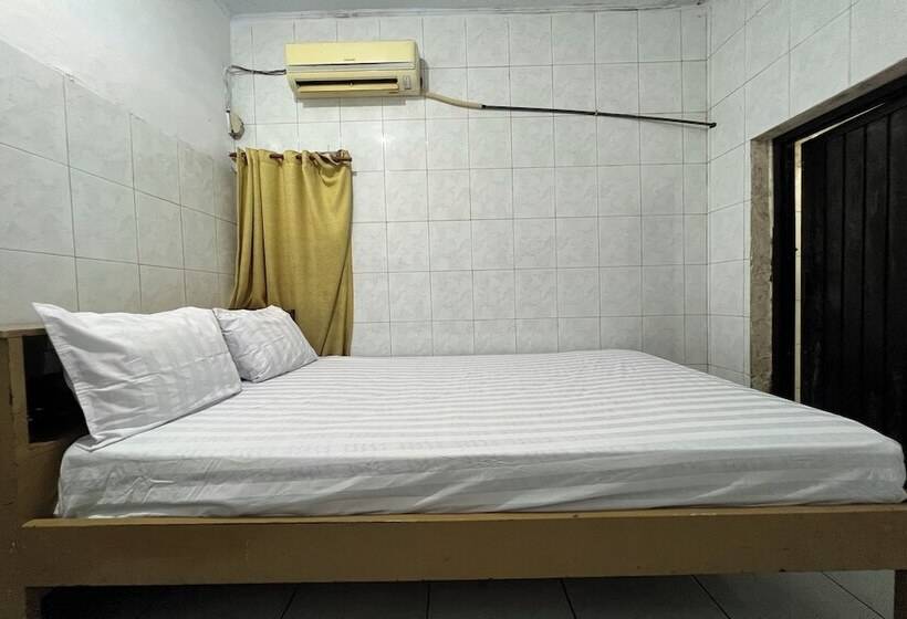 فندق Oyo 94161 Kost Aisyah
