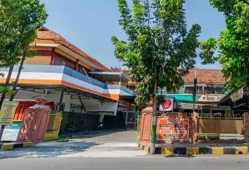 בית מלון כפרי Oyo 94172 Mata Air Guest House Madiun