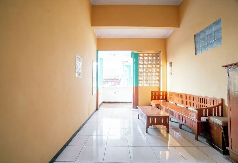 בית מלון כפרי Oyo 94172 Mata Air Guest House Madiun