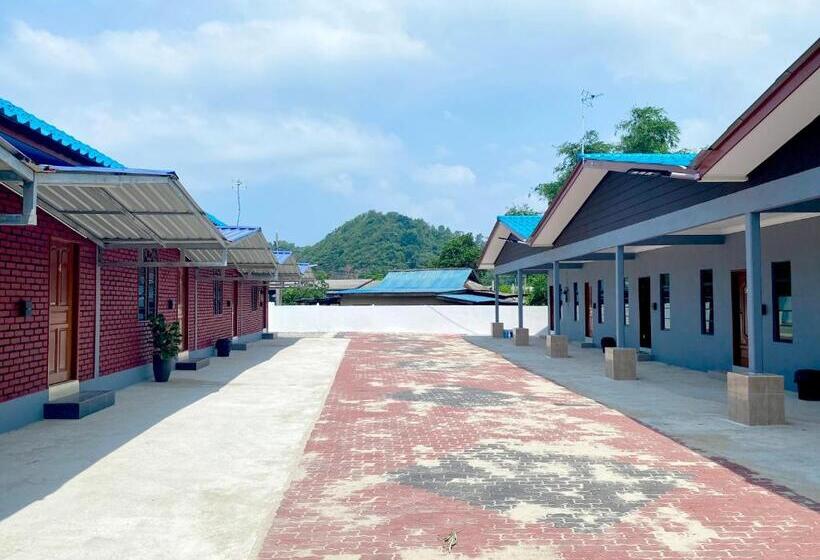 فندق Sasuka Chalet Pantai Pandak