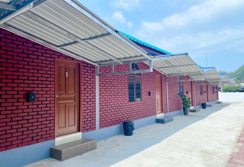 فندق Sasuka Chalet Pantai Pandak