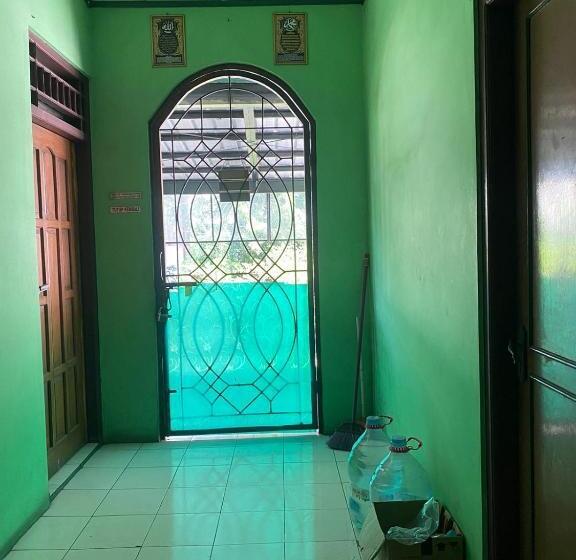 Отель Spot On 94166 Kost Bunda Syariah