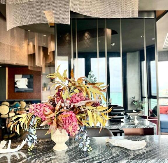 هتل The Edge Central Pattaya เอดจ์ เซ็นทรัล พัทยากลาง