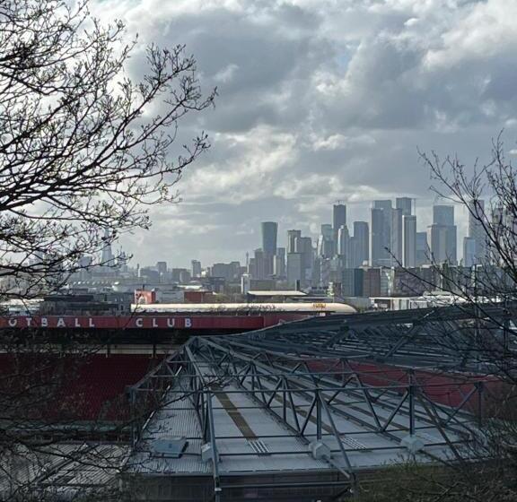 Пансион Superb Guest House Close To London 02