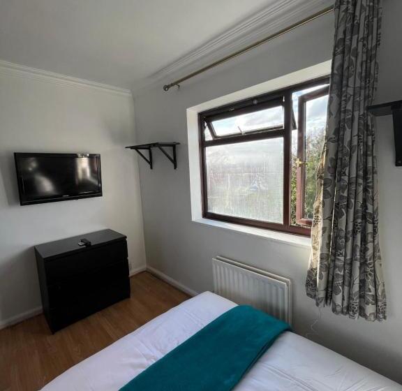 Пансион Superb Guest House Close To London 02