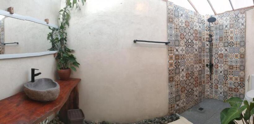 پانسیون Vanaya Lodge