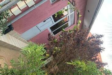 تختخواب و صبحانه Jnexus Cottages,bukasa