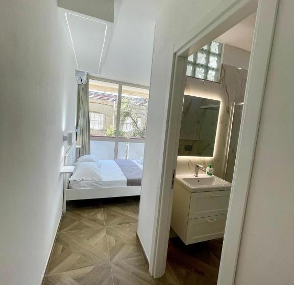 تختخواب و صبحانه Room 24