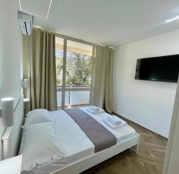 تختخواب و صبحانه Room 24