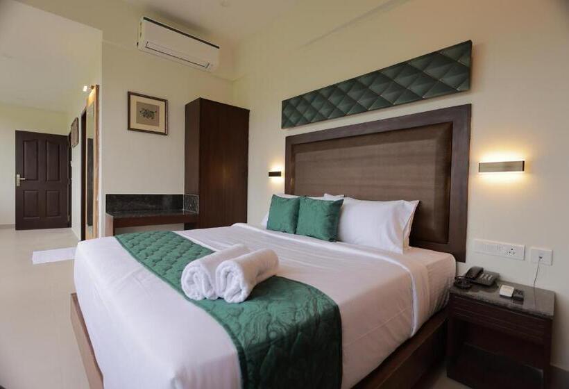 فندق Aavudai Grand