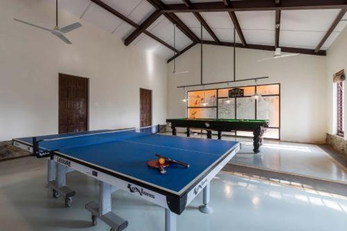 בית מלון כפרי Nehamrit Farms  Nr Malshej Ghat With Pool