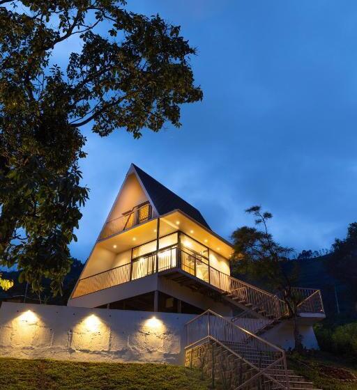 هتل Tomorrowland Farms And Suites