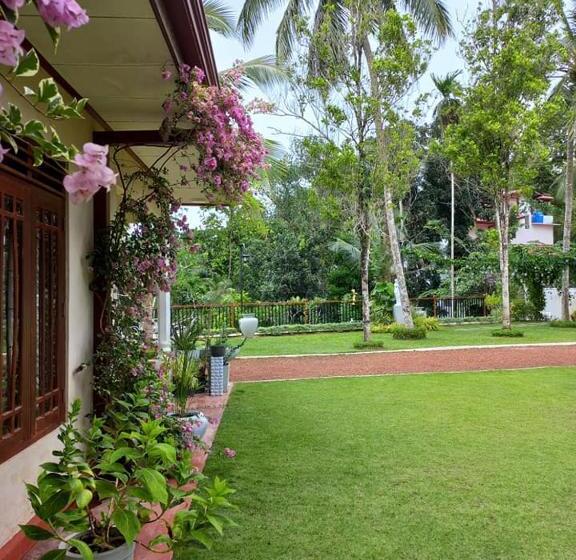 هتل Velapura River Garden